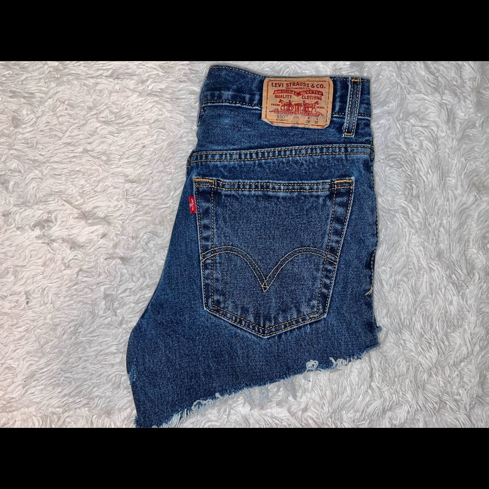 Levi’s Jean Shorts / Medium-Dark blue / Size 27 (us size 4)